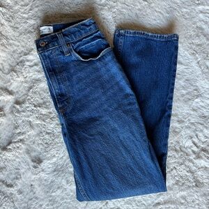 Abercrombie 90s Straight Ultra High Rise Jeans in Dark Wash